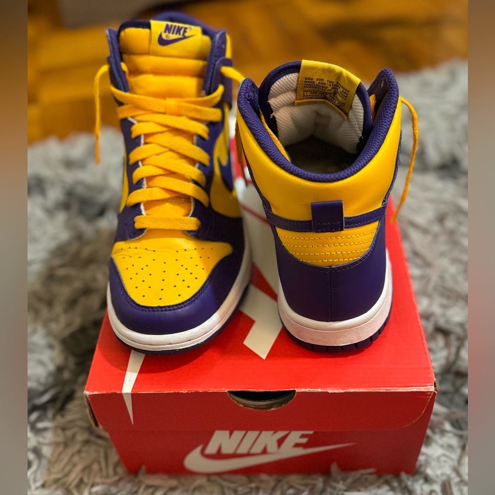 Lakers Nike Dunk High. Grade school